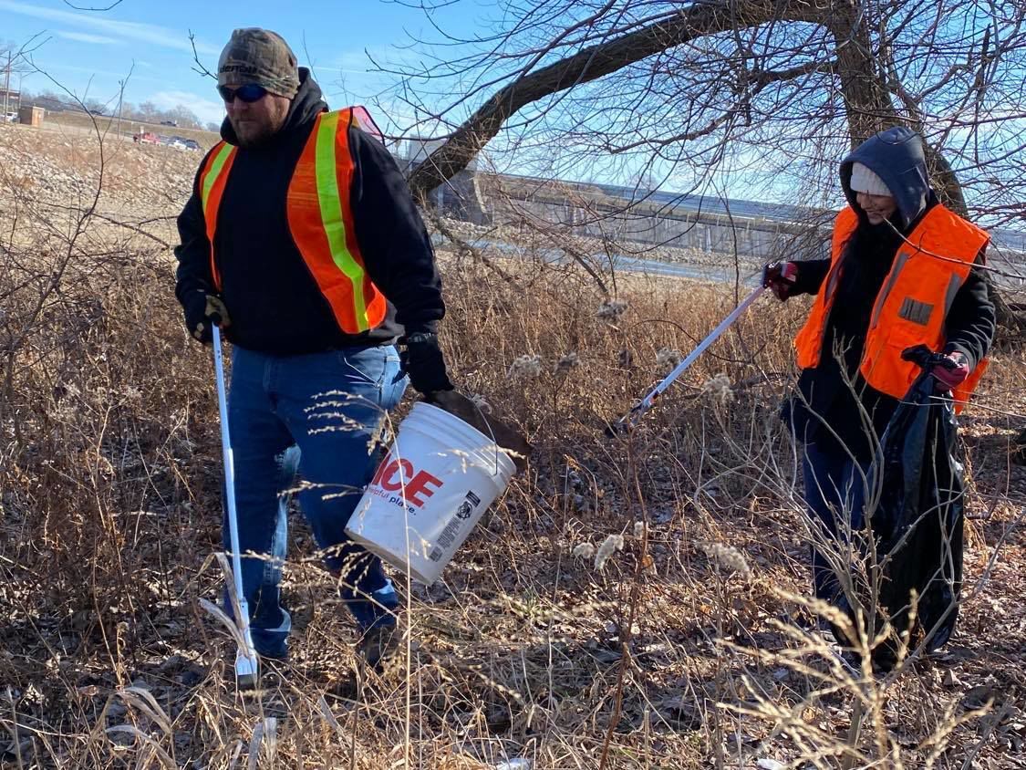 Lake clean up volunteers 2